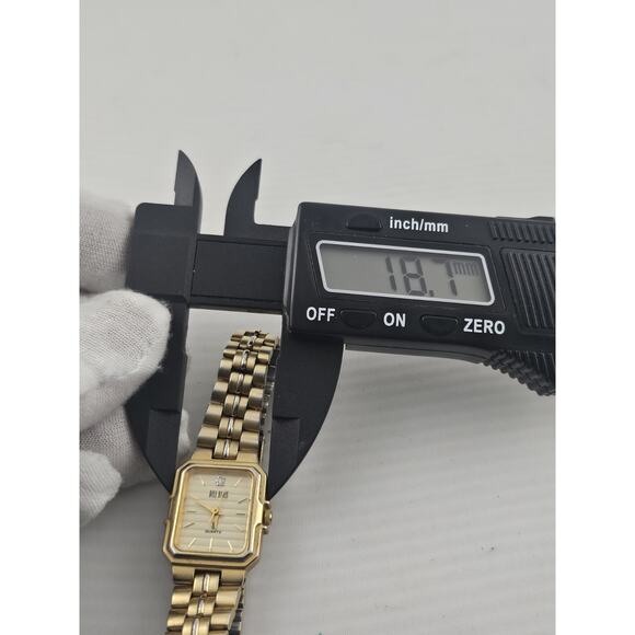 Gorgeous Ladies Bill Blass Diamond Dress Watch Quartz New Battery Mint Runs Well - Picture 8 of 10